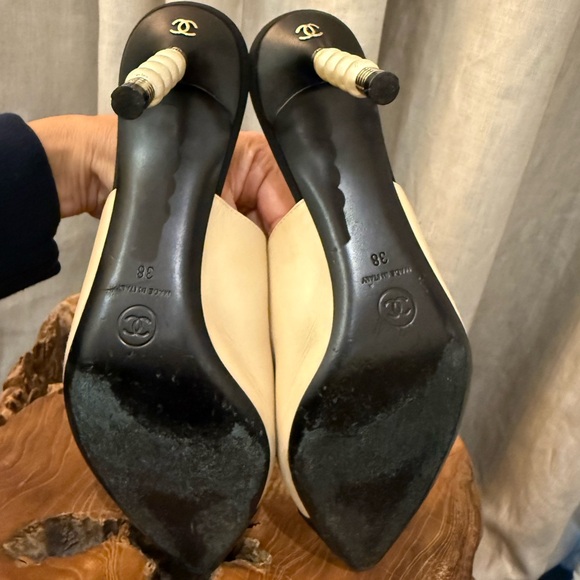 CHANEL Heeled Mule with Pearl heel - Picture 4 of 4